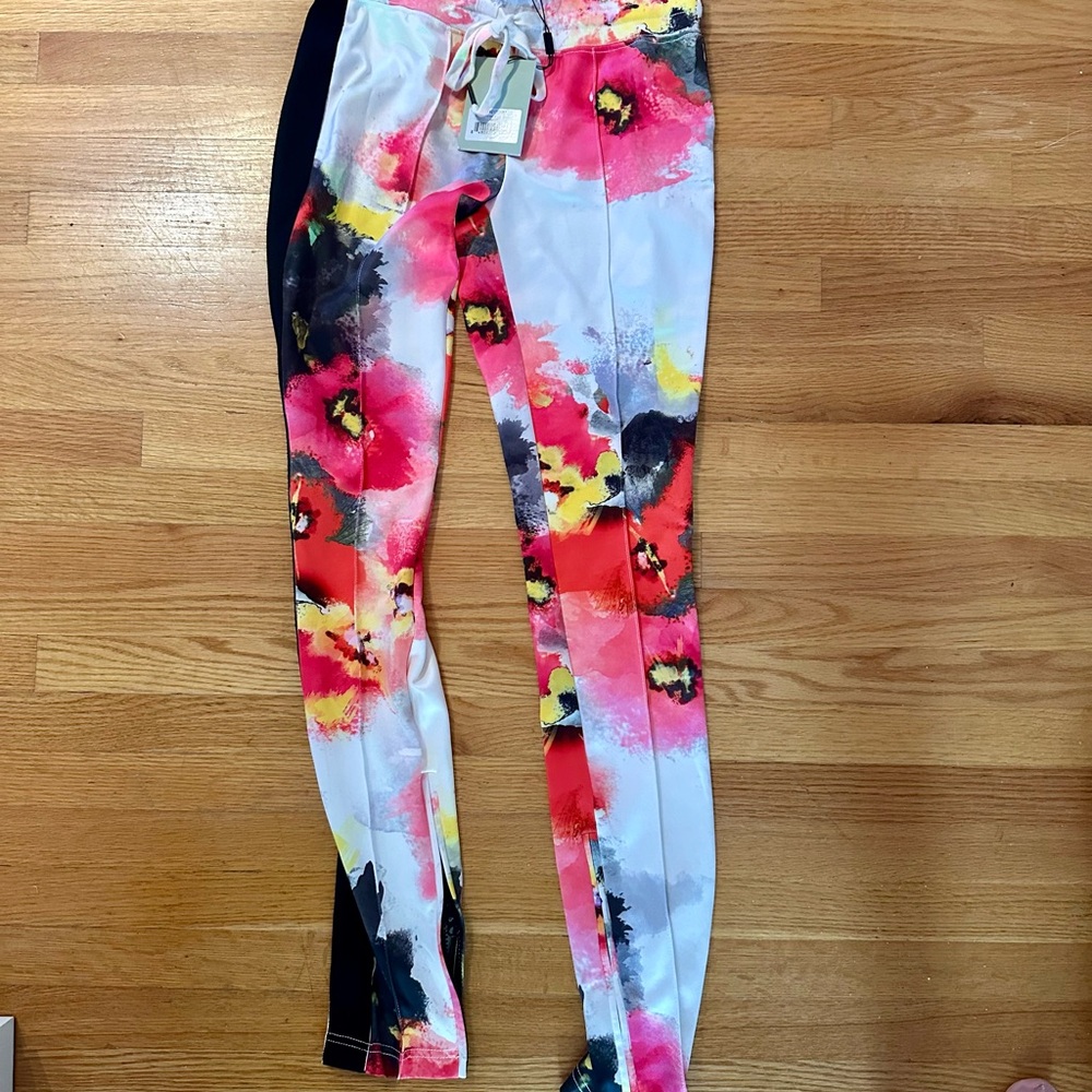 NWT Pam & Gela floral print 
Size P
"cigarette pant watercolor floral "